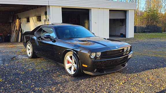 Dodge Challenger 2 of 7