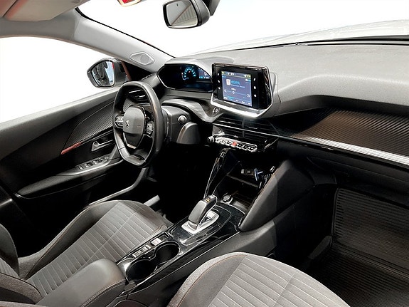 Peugeot e-2008 11 of 15