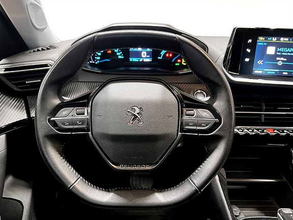 Peugeot e-2008 7 of 15