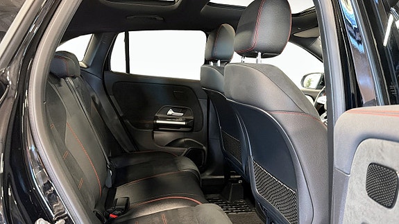 Mercedes-Benz GLA 250 5 of 16