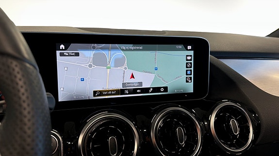 Mercedes-Benz GLA 250 12 of 16