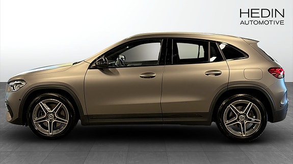 Mercedes-Benz GLA 250 6 of 16