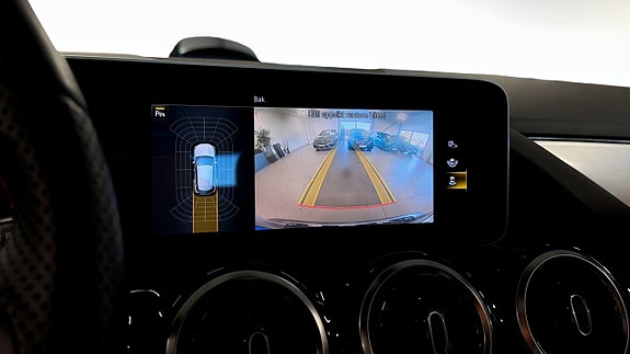 Mercedes-Benz GLA 250 14 of 16