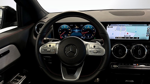 Mercedes-Benz GLA 250 4 of 16