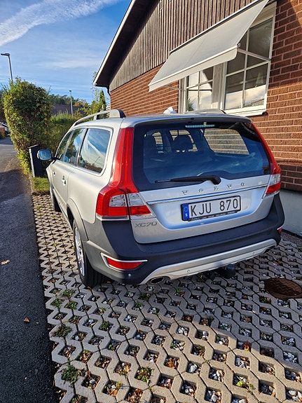 Volvo XC70 2 of 7