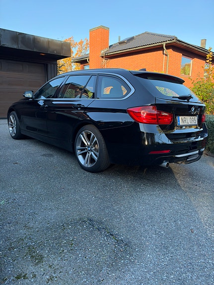 BMW 320d 2 of 5