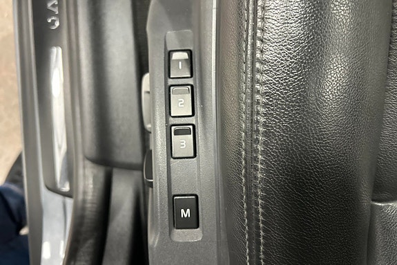 Volvo XC60 14 of 23