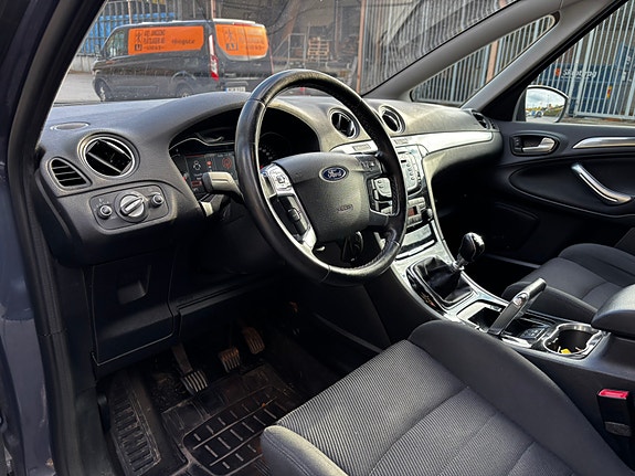 Ford S-MAX 8 of 12