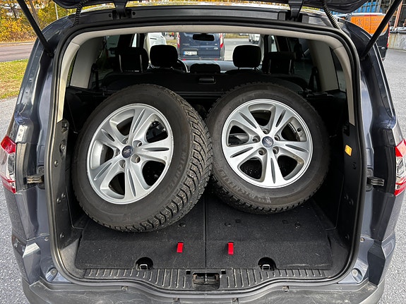 Ford S-MAX 11 of 12