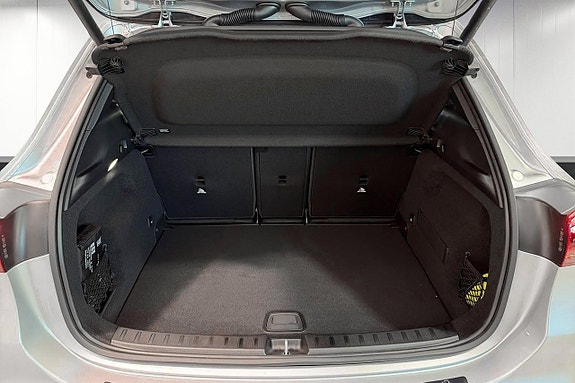 Mercedes-Benz GLA 250 e 14 of 15
