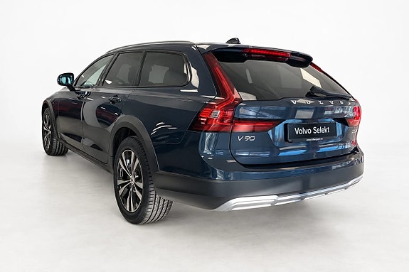 Volvo V90 Cross Country 2 of 19