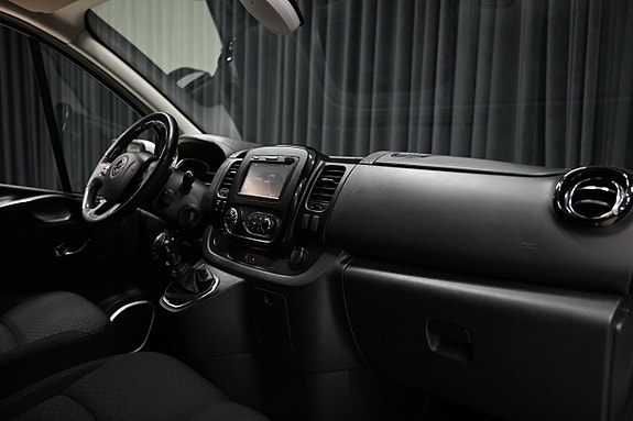 Opel Vivaro 23 of 25