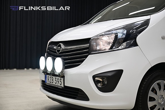 Opel Vivaro 12 of 25