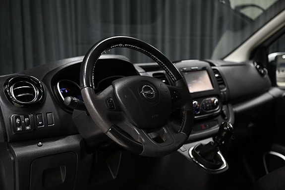 Opel Vivaro 13 of 25