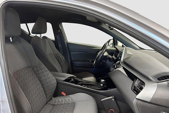 Toyota C-HR 8 of 14