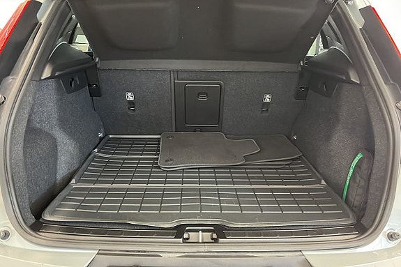 Volvo EX40 14 of 16