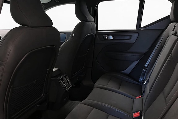 Volvo EX40 13 of 16