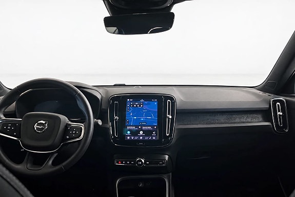 Volvo EX40 7 of 16
