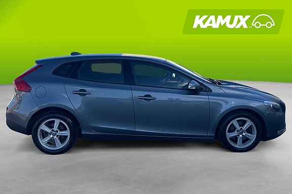Volvo V40 2 of 26