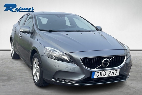 Volvo V40 2 of 21