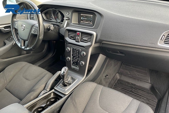 Volvo V40 11 of 21