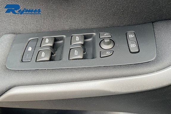 Volvo V40 13 of 21