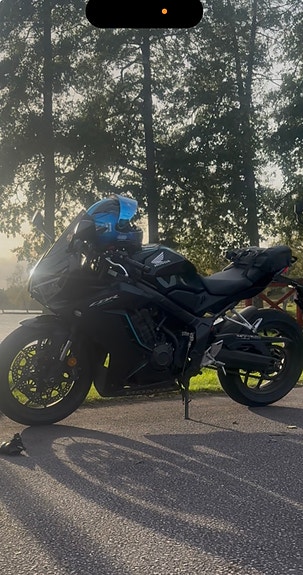 Honda CBR650R 3 of 4