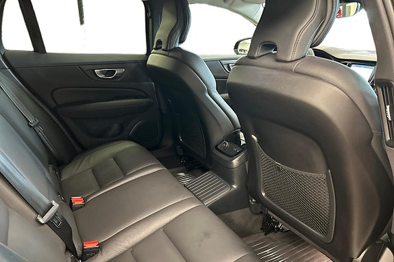 Volvo V60 9 of 30