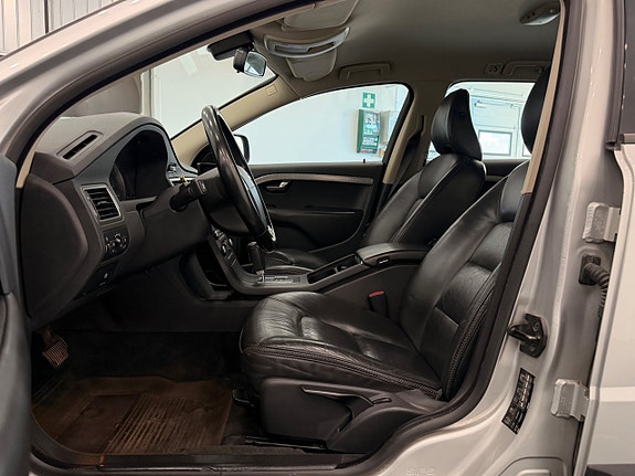 Volvo XC70 13 of 20