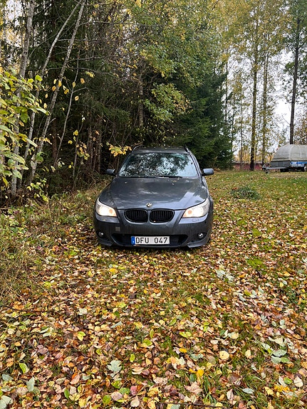 BMW 530d 3 of 5