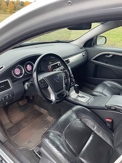 Volvo V70 7 of 11