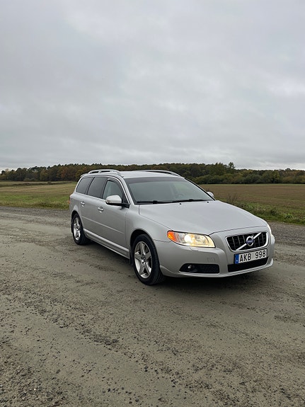 Volvo V70 3 of 11