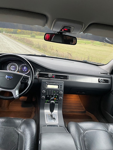 Volvo V70 8 of 11