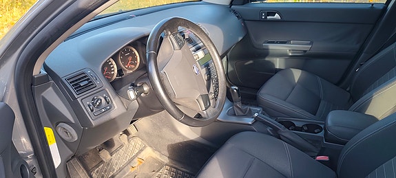 Volvo V50 3 of 4