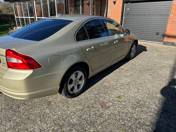 Volvo S80 4 of 5