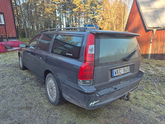 Volvo V70 3 of 3