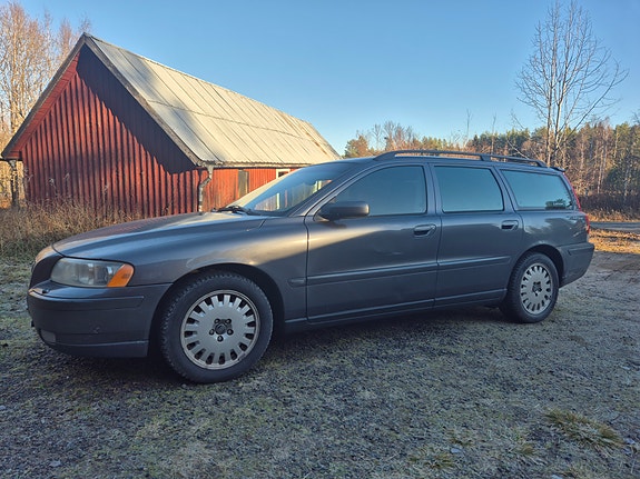 Volvo V70 2 of 3