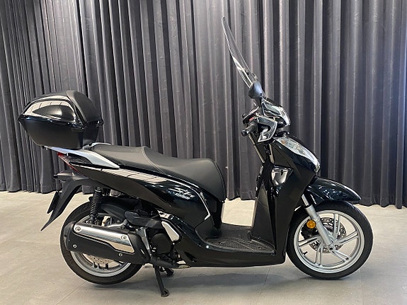 Honda SH300A 3 of 30