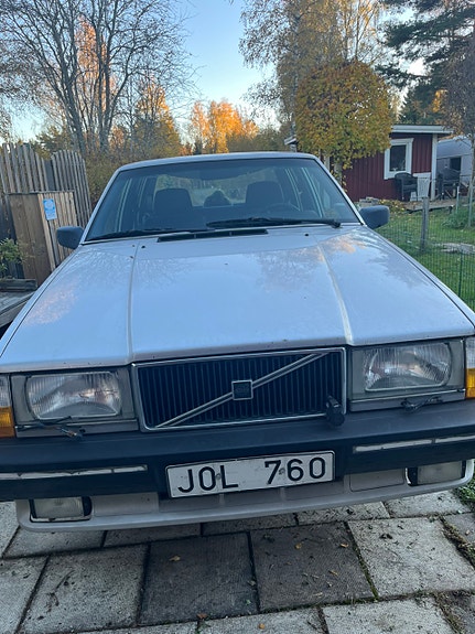 Volvo 740 2 of 6