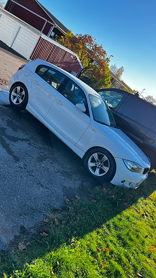 BMW 120i 2 of 3