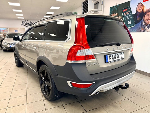 Volvo XC70 2 of 18