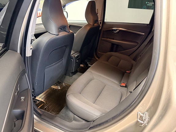Volvo XC70 9 of 18