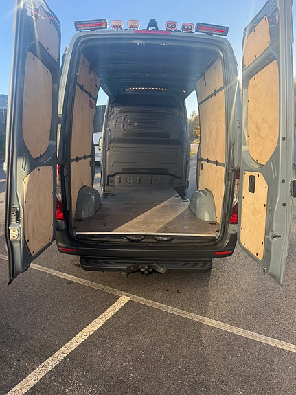 Mercedes-Benz Sprinter 319 12 of 12