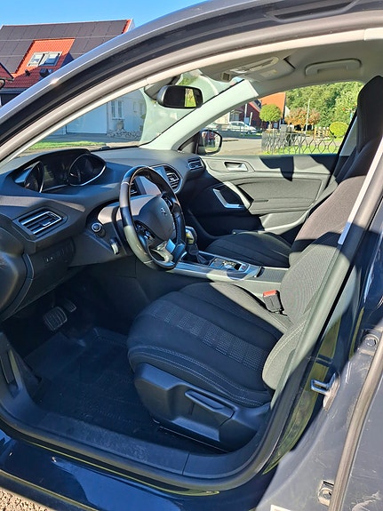 Peugeot 308 SW 7 of 10