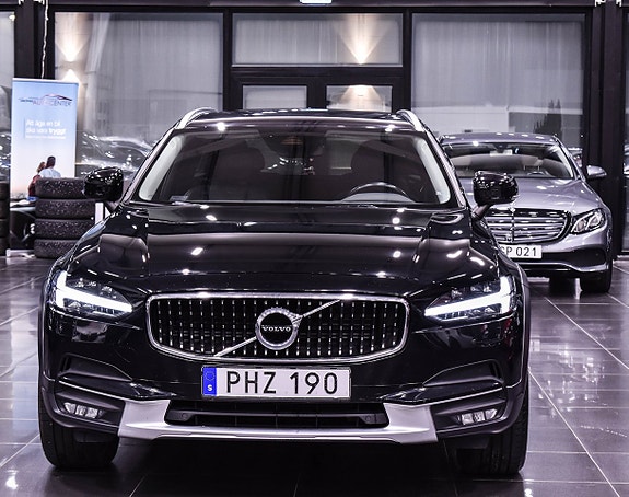 Volvo V90 Cross Country 4 of 19