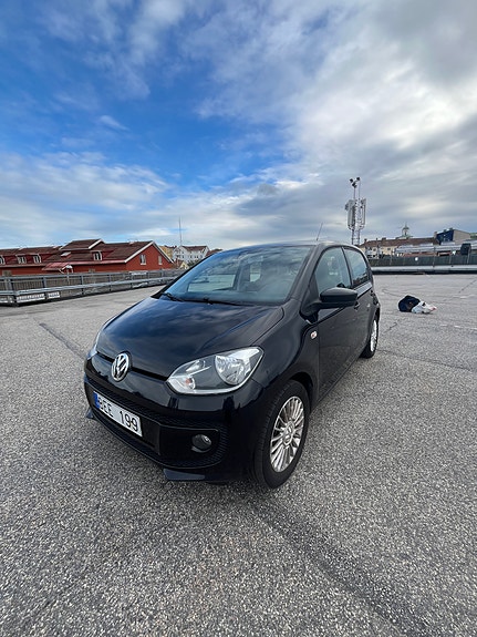 Volkswagen UP! 2 of 9