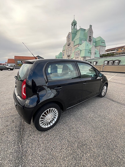 Volkswagen UP! 4 of 9