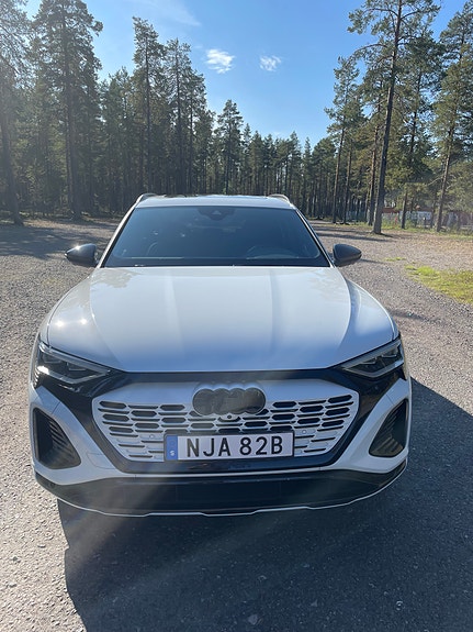 Audi Q8 e-tron 2 of 4