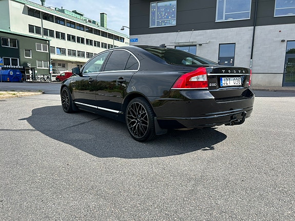 Volvo S80 3 of 5