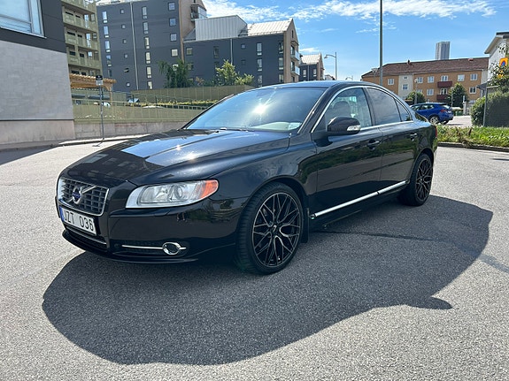 Volvo S80 2 of 5